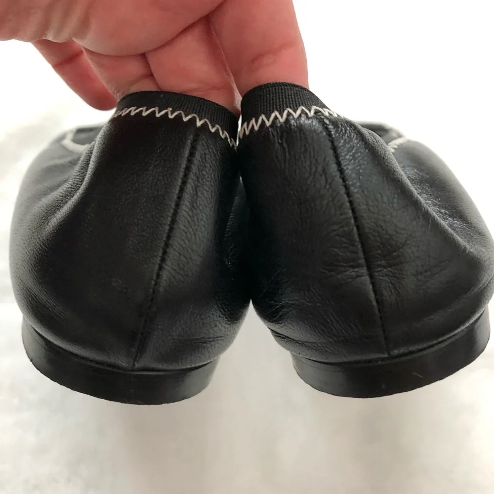 CHANEL leather moccasin